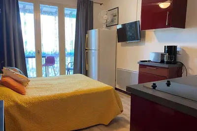 Image de Joli Studio rénové avec loggia fermée, tout équipé, Wifi, classé 2 étoiles à Balaruc-les-Bains
