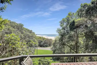 Image de The iconic \"A Frame\" has unrestricted water views