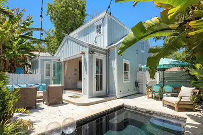 Image de Key Lime Cottage ~ Renovated 3 Bedroom, 2 Bathroom Home with Private Pool!