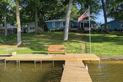 Image de Lakefront house on All Sport Palmer Lake with pier to dock your boat\/kayak.