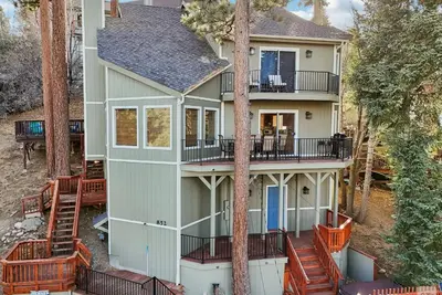 Image de Bb Lake View Lodge - Hot Tub, Fire Pit, Lake View, Walk to Village