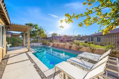 Image de Cactus Haus - walk to Coachella and Stagecoach - Summer Specials!