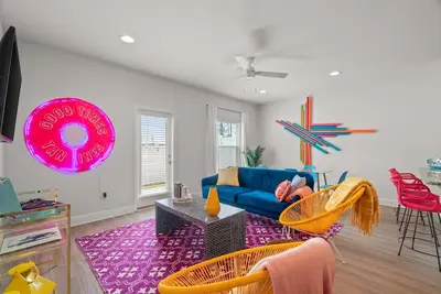 Image de Stylish New Build! ★3 Miles→Beach★Pool Access