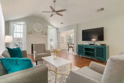 Image de Perfect Flower Mound location- Updated 3 Br- Free Ev Charging!