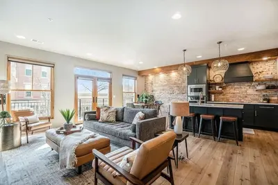 Image de Evelyn 201 Fabulous Condo on 8th with Terrace