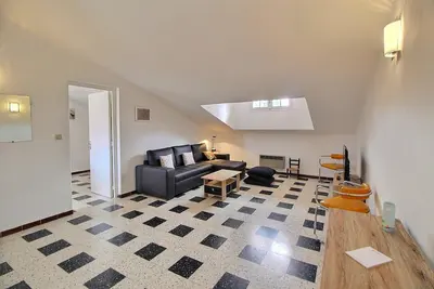 Image de A cinq minute des plages et commerces. Appartement 3 pièces idéal  pour familles.