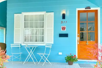 1886 Charming Cassat Cottage in Cape Charles, Va