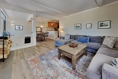 Image de Mountainside 2br/2ba Just Steps to 3 Spas, Sauna, Pool and Mammoth Mountain! (Unit 563 at 1849) by RedAwning