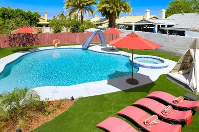 Image de Game Room W/Karaoke, Full Basketball/Pickleball Ct, Huge \nPool, Spa& Waterslide