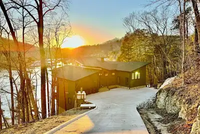 Image de Lake Front Luxury - Norris Lake - Private Dock w/Slide