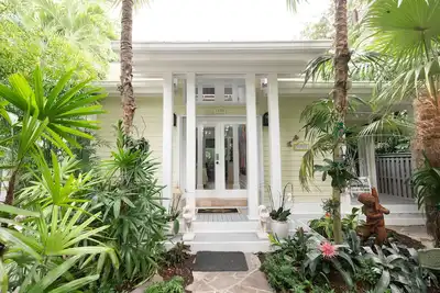 Image de \"Frangipani\" is a tropical luxurious home in desirable Casa Marina neighborhood.