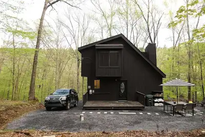 Image de Blvck Cabin w/ HotTub in the Mountains near Bushkill Falls