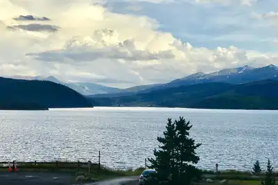 Image de Balcony View of Lake Dillon