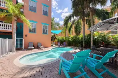 Image de Tropical luxury beach home with heated pool