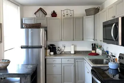 Image de Newly renovated spacious apartment overlooking Greene Ny