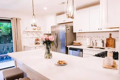 Image de Bright & Airy: Walk to Old Town Scottsdale Condo