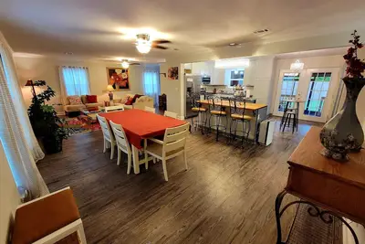 Image de Fabulous, cozy cottage, w Hot Tub, 20-25 mins to Pensacola & Perdido Key Beach