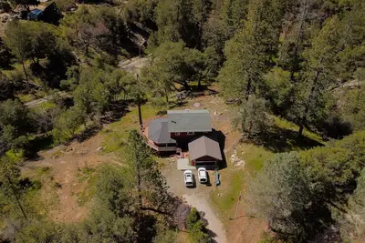 Image de Big family-sized cabin located 15 miles from south gate of Yosemite or Bass Lake