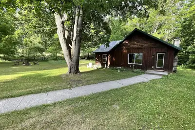 Image de Quiet place to land near Lake Michigan, Crystal Lake, Trails, Fishing, and more!