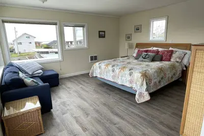 Image de Condo #8, The Stargazer Penthouse @ Joe Creek Condos