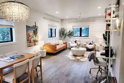 Image de Downtown 2bd 1. 5ba Mountain Town Apt