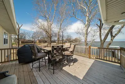 Image de Grand Lake Waterfront home 5 minutes to the boat launch!