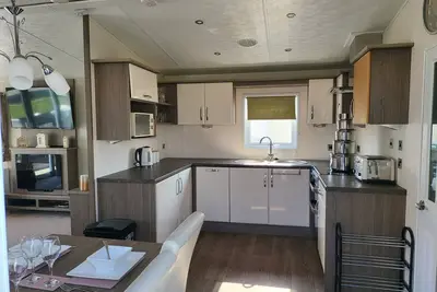 Image de 2br-Sleeps6-Fireplace-Parking-Patio-Seaside