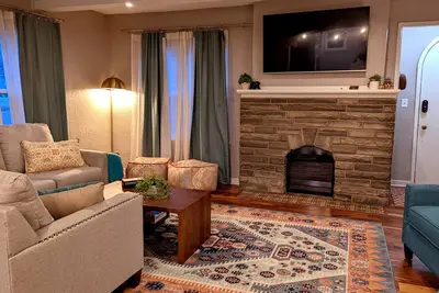 Comfortable & Convenient Home :: Sleeps 15