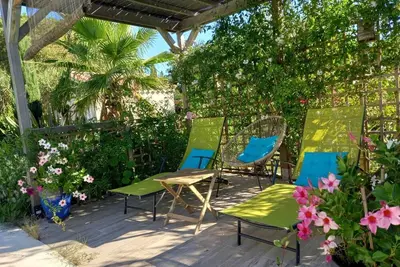 Image de Magnifique villa avec piscine et jardin potager, poulailler
