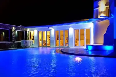 Image de White Villas · Villa Millio in Kalafatis - 2 beaches 1min walk