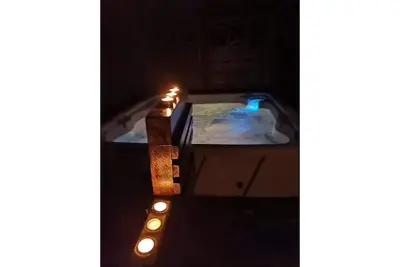 Image de Suite with Lake View and jacuzzi 5