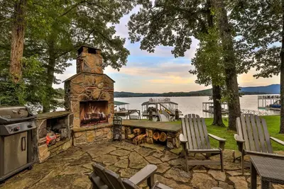 Image de A Lake Blue Ridge Cottage