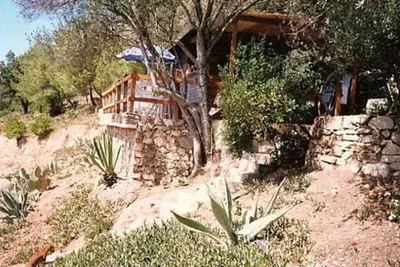 Image de Petit Chalet surplombant mer à 3 mn et cirque montagnes