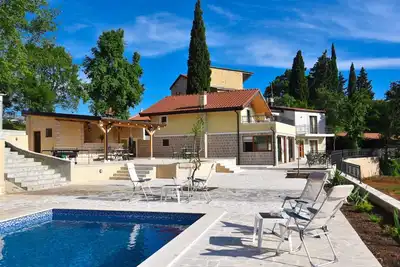 Image de Villa Gardenia 2 with Shared Pool and Basketball Court