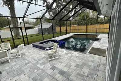 Image de Spacious Mid-Century Bungalow
