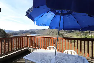 Image de vue lac de la Raviege, 5mn de la plage, solo et famille, parc naturel