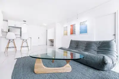 Image de 2-Bedroom | Free Parking | Culver City Condo