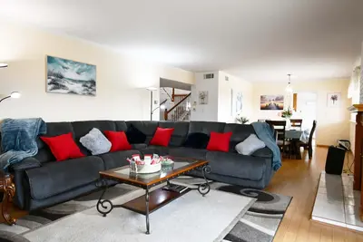 Image de Spacious 4 Br 2 Story houe