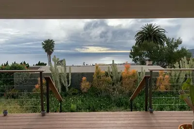 Image de Private 3b house w/ panoramic ocean / canyon views, driveway parking for 5 cars