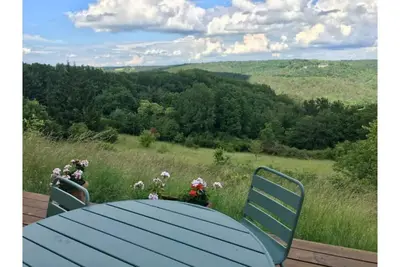 Image de Gîte de charme avec vue, près de Lascaux