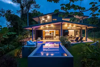 Image de New Luxury Home - 180 degree Ocean Views - Pool\/Hot tub -Sleeps 11 - Chef avail