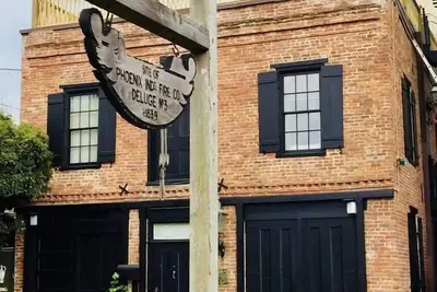 Image de Unique Restored Historic Fire Station Livery in Downtown Natchez