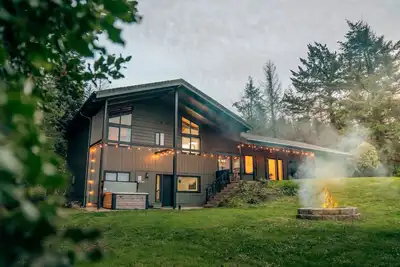 Image de Stunning Oceanview Hillside Home w/ Theater & Spa