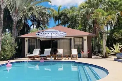 Tropical Getaway in your own private Guest House w/pool - 10 min from the beach!