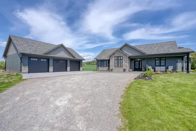 Image de Luxury cottage on private 28 acres in Castleton On