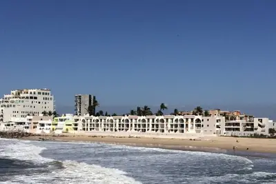 Image de Beach Condo w/ pool & tennis court.