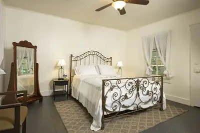 Image de 1887 West Virginia Farm House-Strawberry Farm B&B