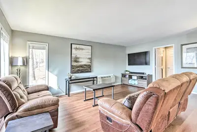 Image de < 1 Mi to Margaritaville Resort: Osage Beach Home!