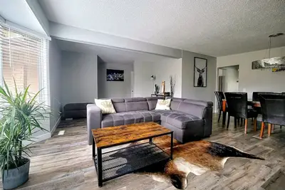 Image de Great location\/ King bed\/fast wifi\/65'' tv\/Disney+