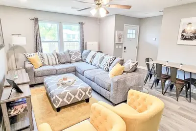 Image de Close to Downtown/Beaches/Nas - Fire-pit - Newer